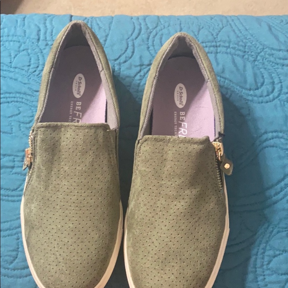 Dr. Schools Be Free loafers olive size 8M